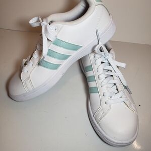 Women's Adidas Cloadfoam Advantage White Sneakers size 7